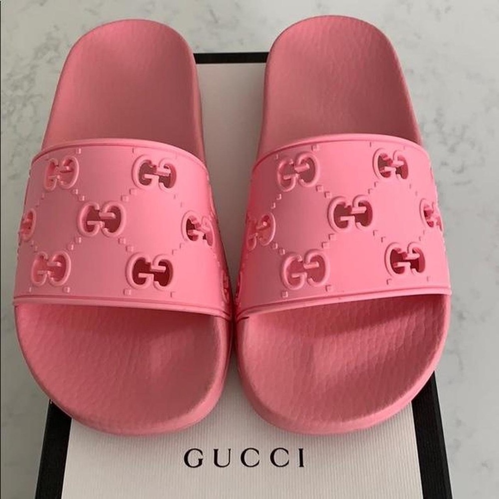 Women 9 100% Authentic slightly worn ! Good condition